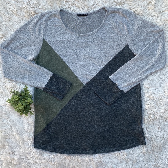 Staccato Colorblock LS Top 💗 Gray Charcoal & Green - Picture 3 of 12